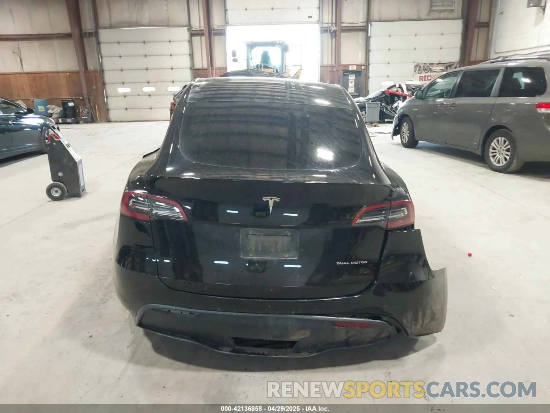 15 Photograph of a damaged car 7SAYGDEE0NF342215 TESLA MODEL Y 2022