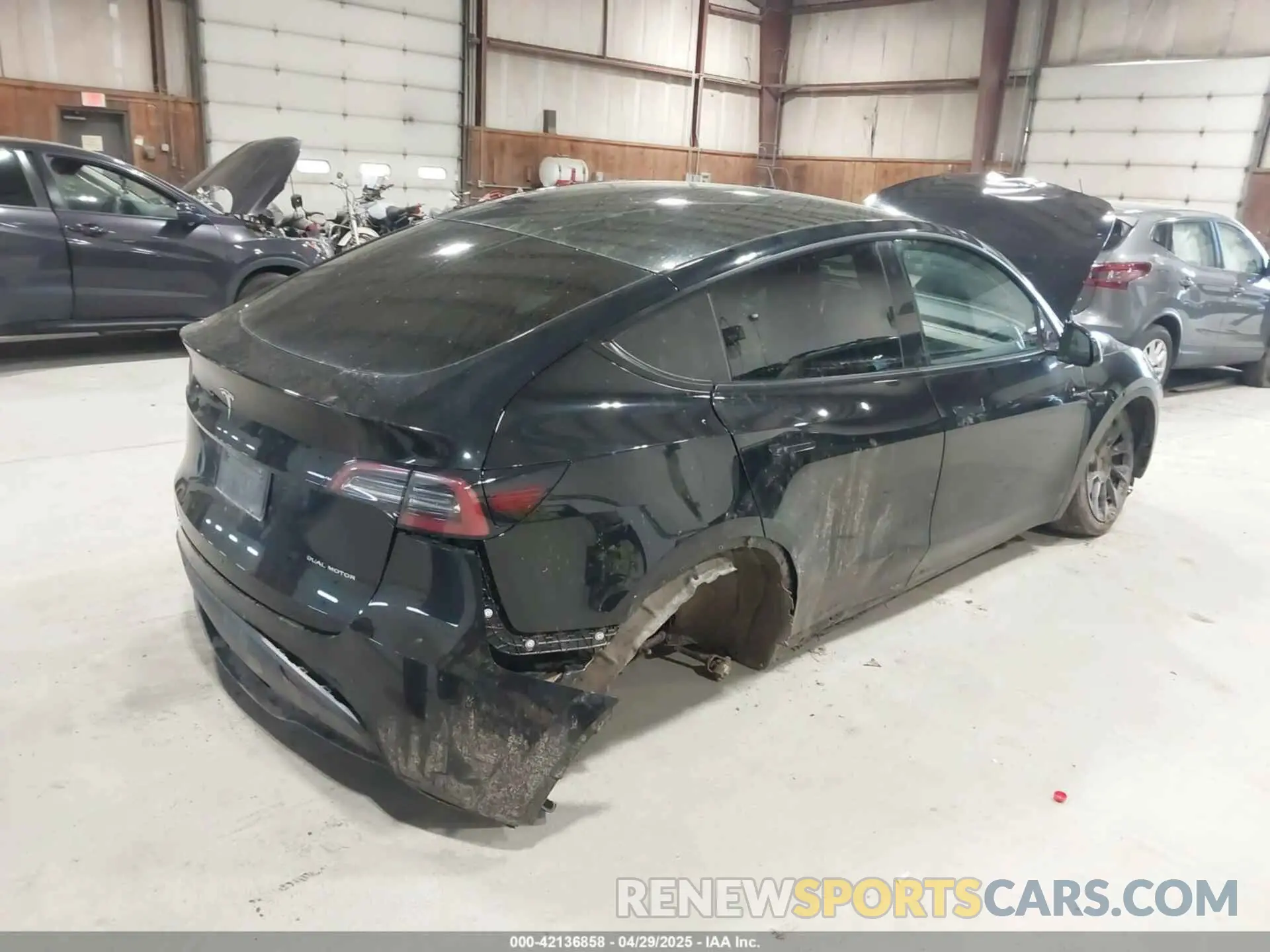 4 Photograph of a damaged car 7SAYGDEE0NF342215 TESLA MODEL Y 2022