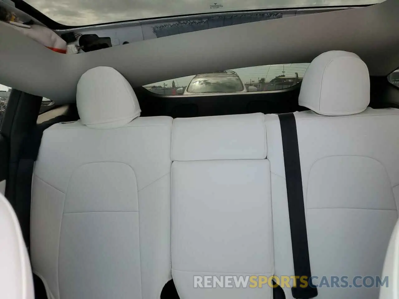 10 Photograph of a damaged car 7SAYGDEE0NF369799 TESLA MODEL Y 2022