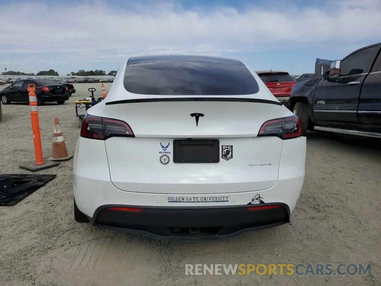 6 Photograph of a damaged car 7SAYGDEE0NF369799 TESLA MODEL Y 2022