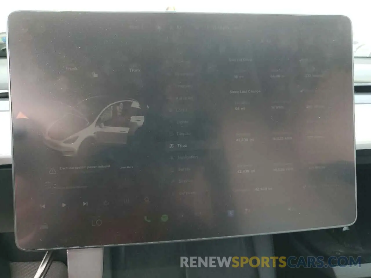 9 Photograph of a damaged car 7SAYGDEE0NF369799 TESLA MODEL Y 2022