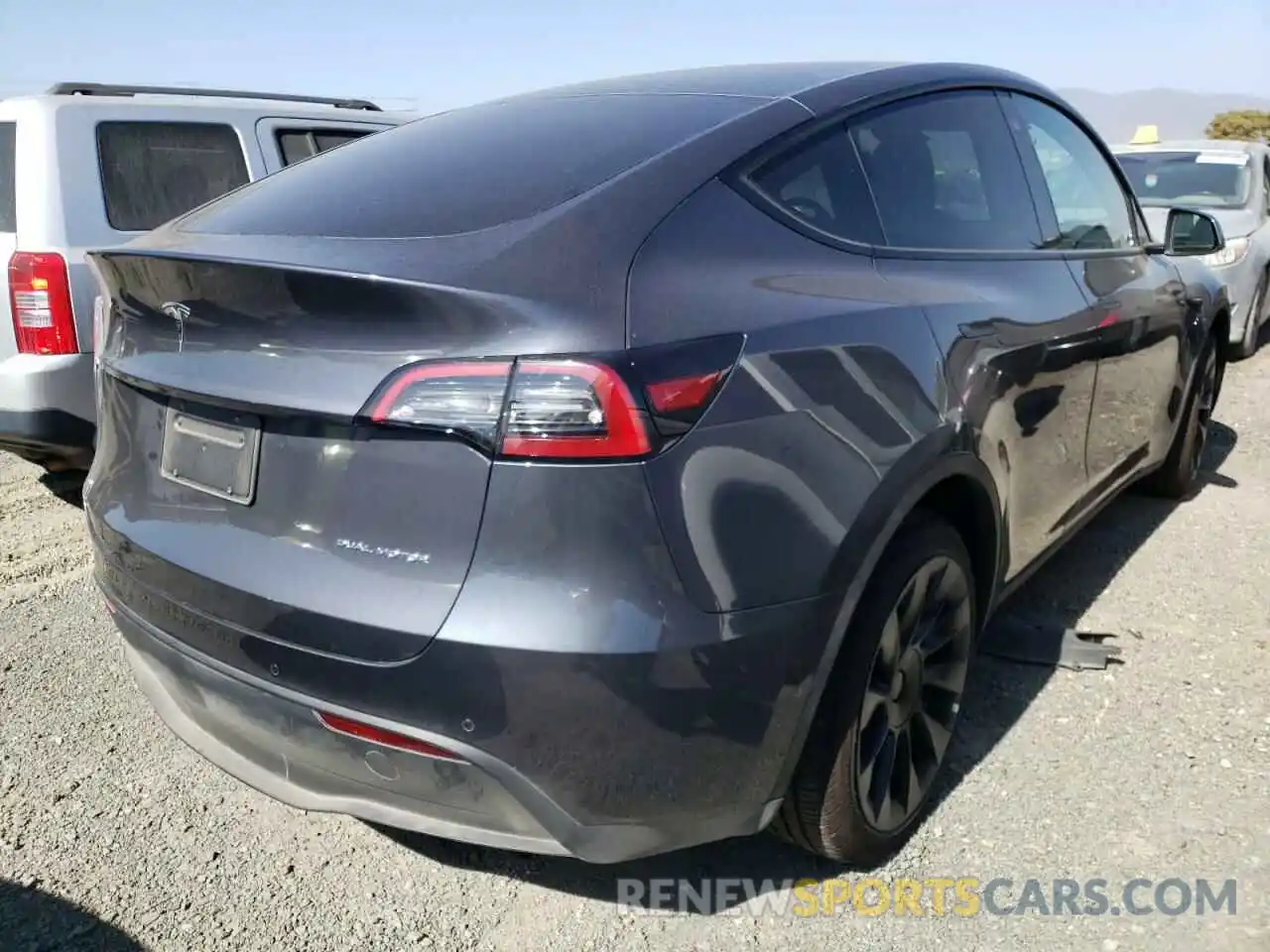 4 Photograph of a damaged car 7SAYGDEE0NF386568 TESLA MODEL Y 2022