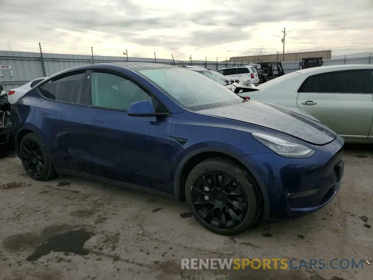 4 Photograph of a damaged car 7SAYGDEE0NF386750 TESLA MODEL Y 2022