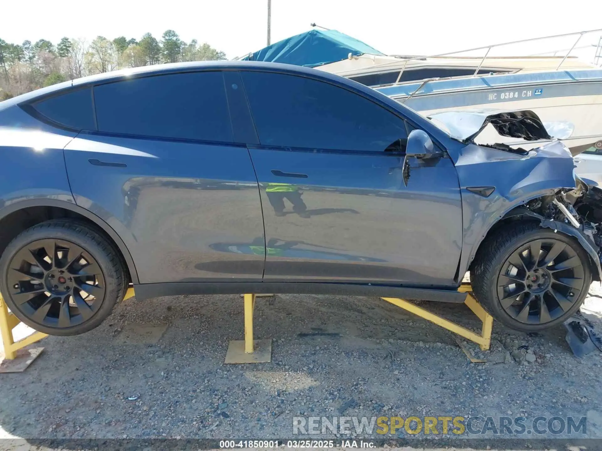 13 Photograph of a damaged car 7SAYGDEE0NF387512 TESLA MODEL Y 2022