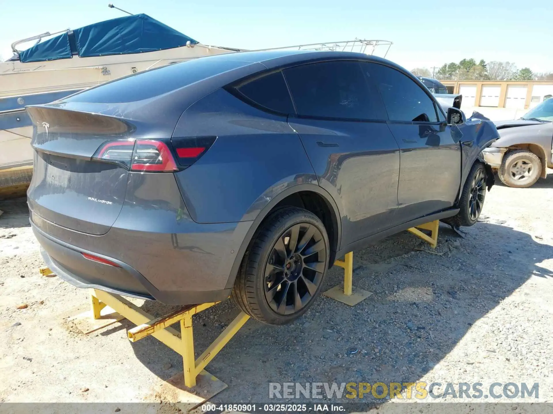 4 Photograph of a damaged car 7SAYGDEE0NF387512 TESLA MODEL Y 2022
