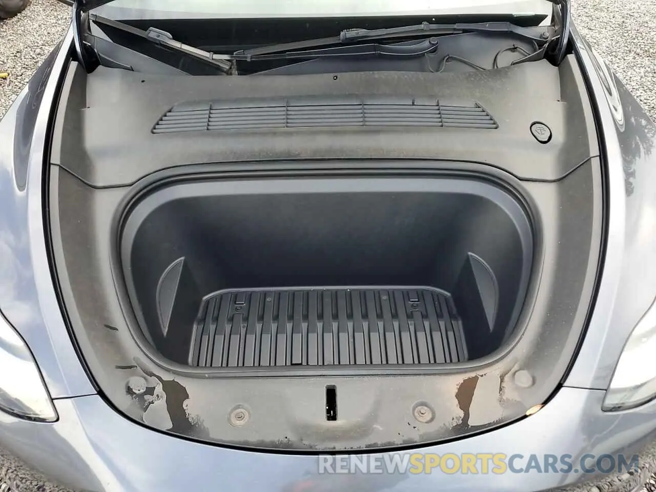 11 Photograph of a damaged car 7SAYGDEE0NF413252 TESLA MODEL Y 2022