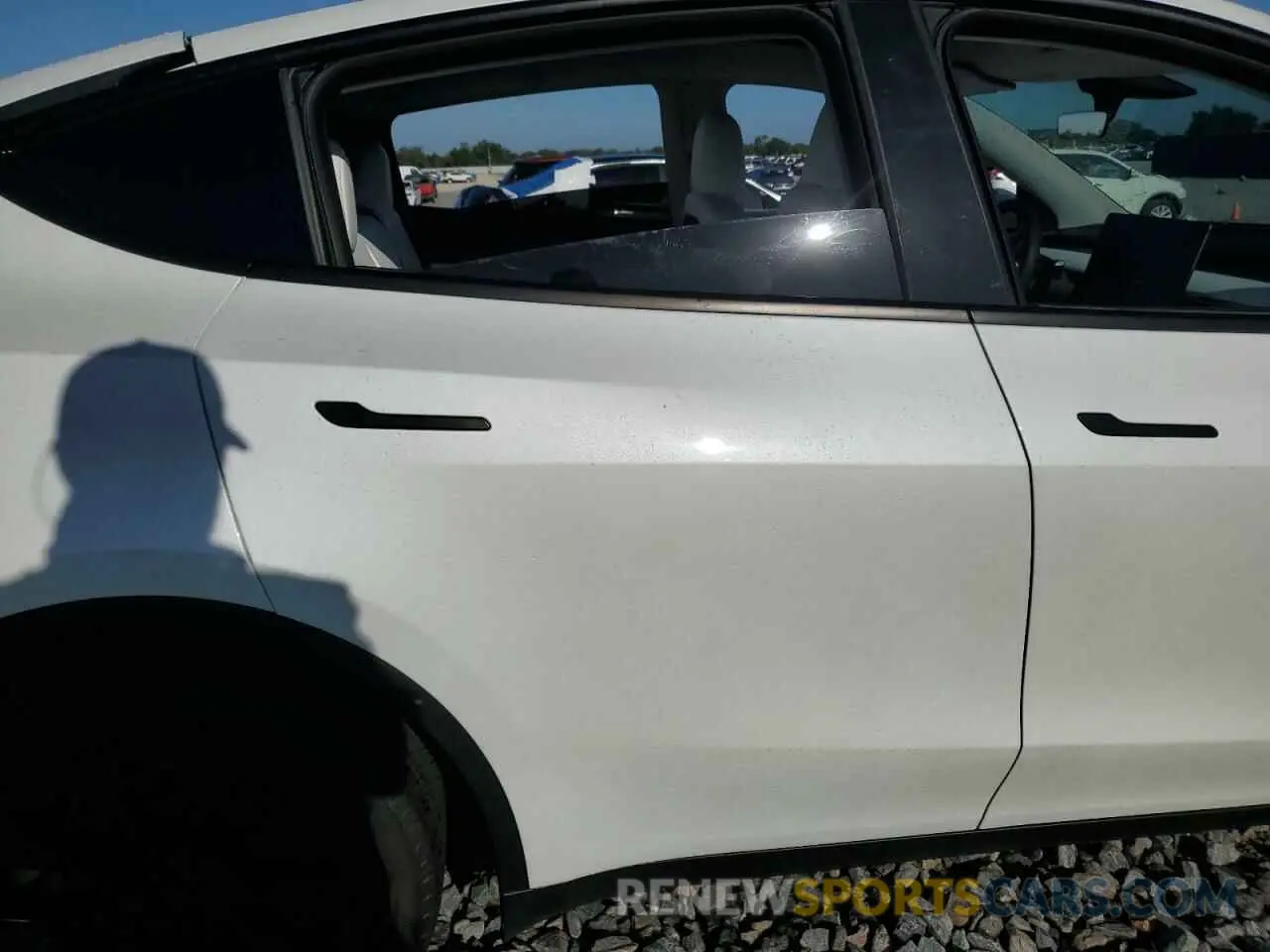 10 Photograph of a damaged car 7SAYGDEE0NF419214 TESLA MODEL Y 2022