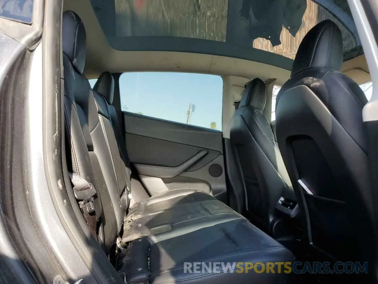 11 Photograph of a damaged car 7SAYGDEE0NF426745 TESLA MODEL Y 2022