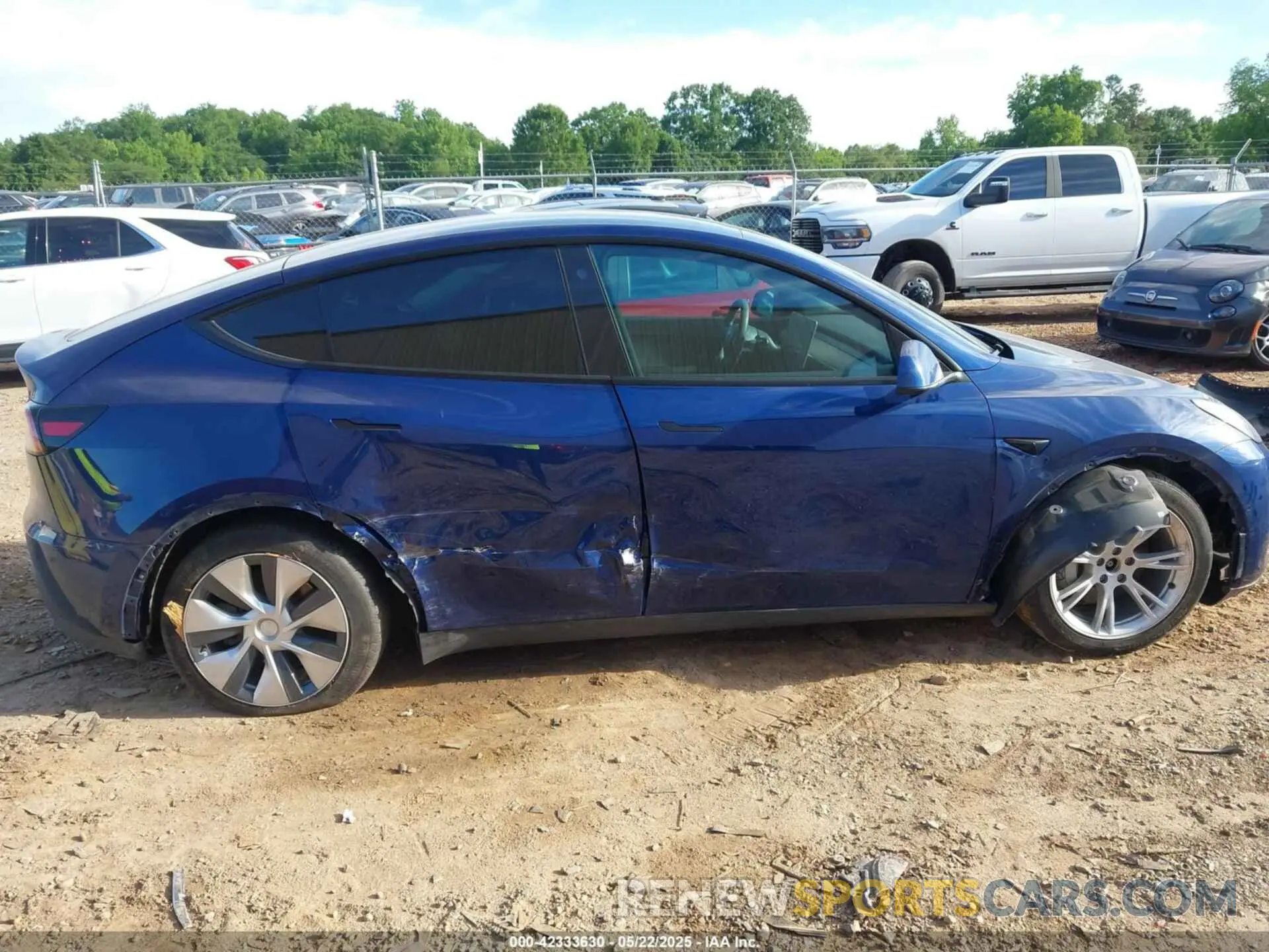 13 Photograph of a damaged car 7SAYGDEE0NF429399 TESLA MODEL Y 2022