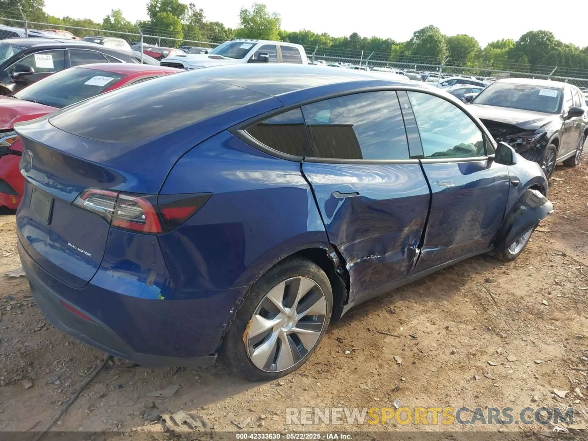 4 Photograph of a damaged car 7SAYGDEE0NF429399 TESLA MODEL Y 2022