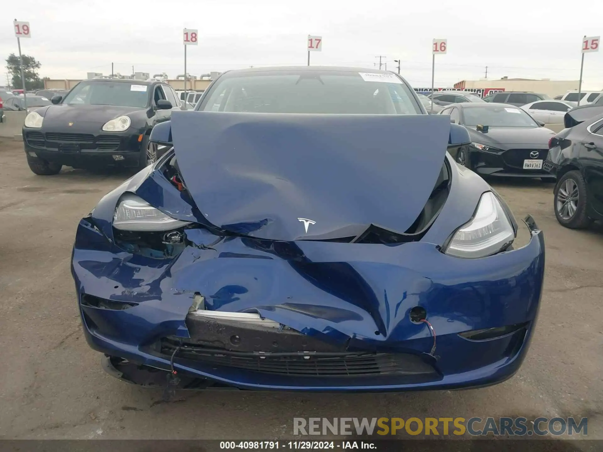 11 Photograph of a damaged car 7SAYGDEE0NF439009 TESLA MODEL Y 2022