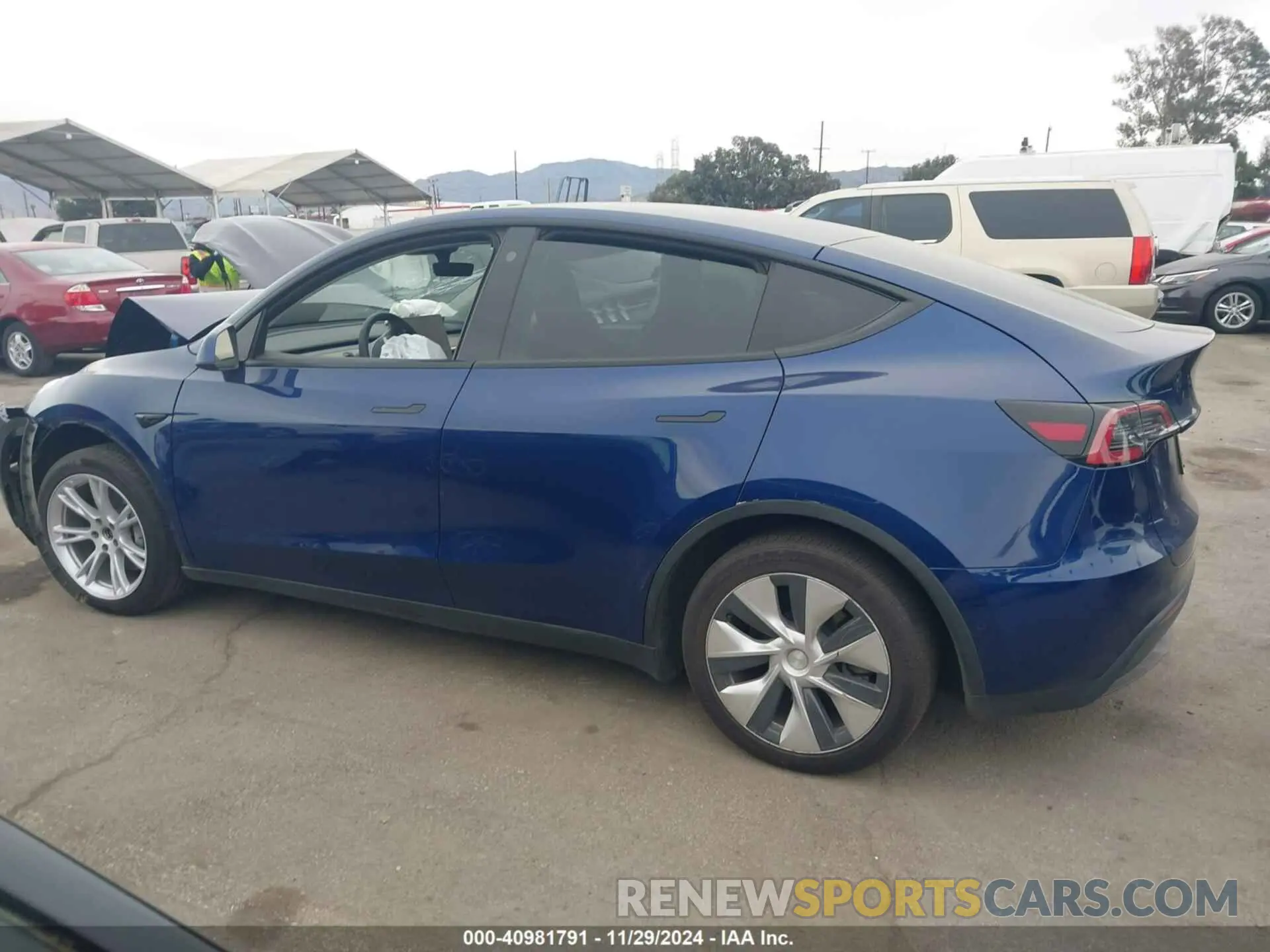 13 Photograph of a damaged car 7SAYGDEE0NF439009 TESLA MODEL Y 2022
