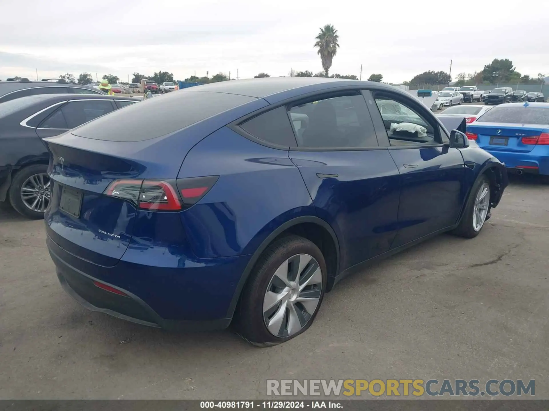 4 Photograph of a damaged car 7SAYGDEE0NF439009 TESLA MODEL Y 2022