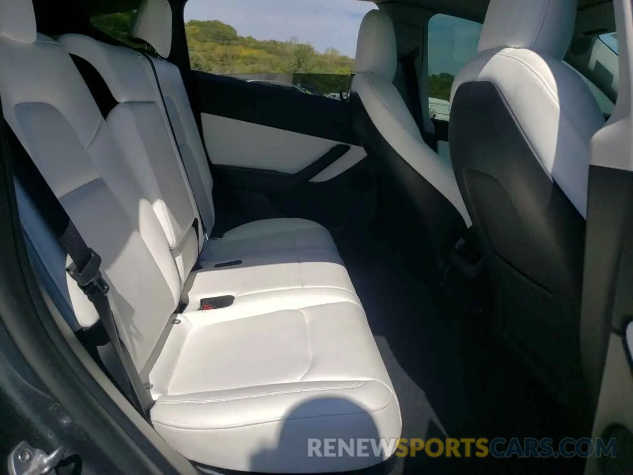 11 Photograph of a damaged car 7SAYGDEE0NF446218 TESLA MODEL Y 2022