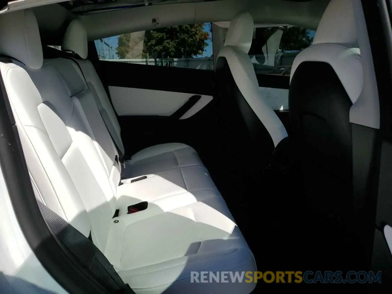 11 Photograph of a damaged car 7SAYGDEE0NF458272 TESLA MODEL Y 2022