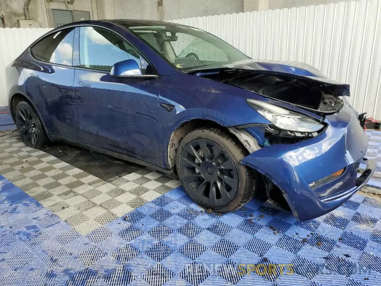 4 Photograph of a damaged car 7SAYGDEE0NF480174 TESLA MODEL Y 2022