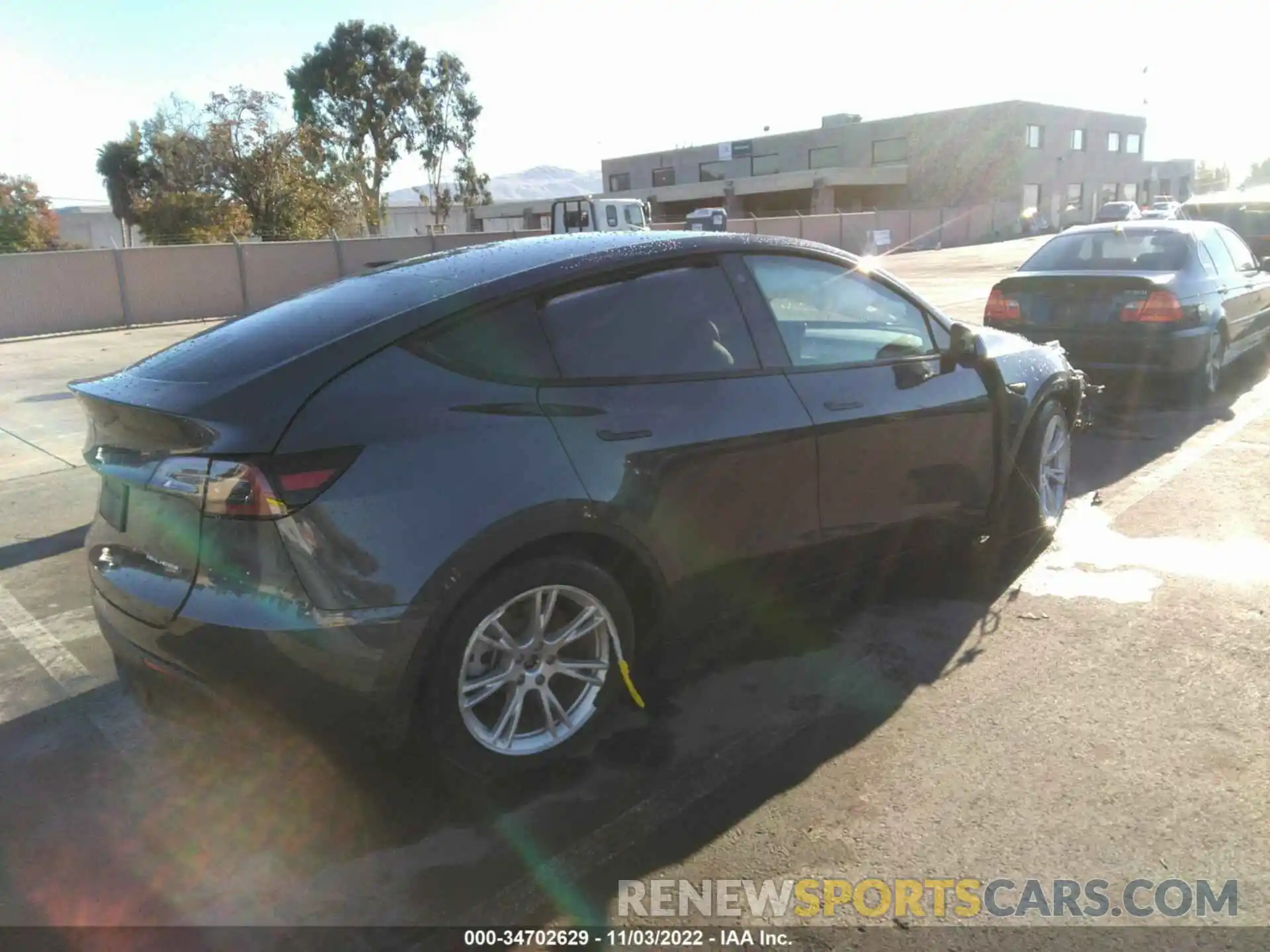 4 Photograph of a damaged car 7SAYGDEE0NF506689 TESLA MODEL Y 2022