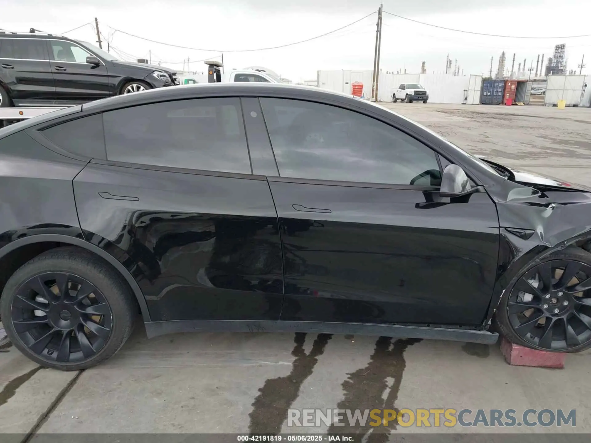 13 Photograph of a damaged car 7SAYGDEE0NF508958 TESLA MODEL Y 2022