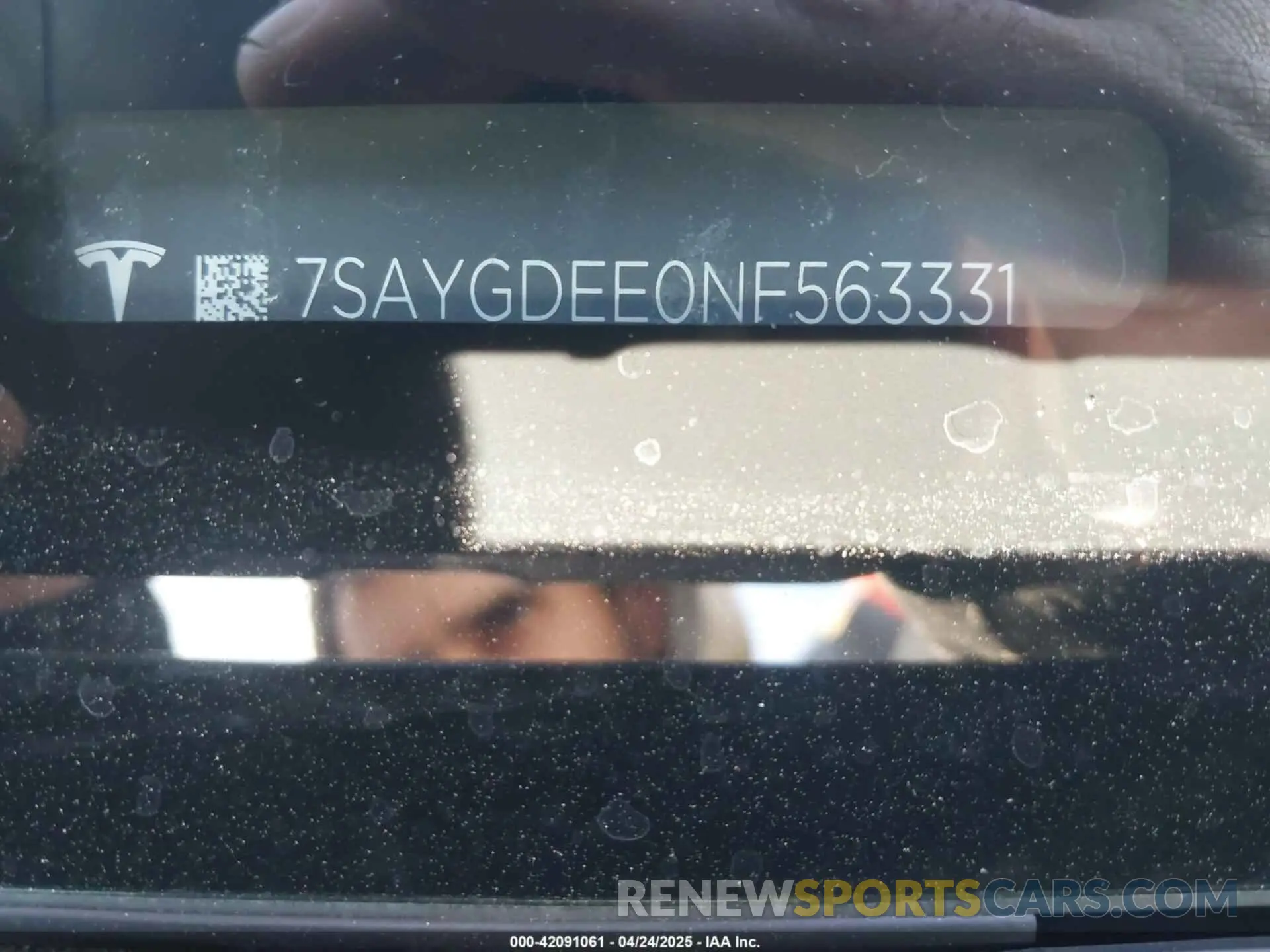 19 Photograph of a damaged car 7SAYGDEE0NF563331 TESLA MODEL Y 2022