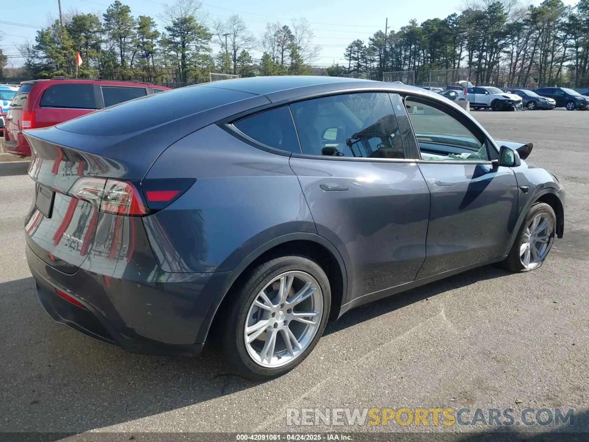4 Photograph of a damaged car 7SAYGDEE0NF563331 TESLA MODEL Y 2022