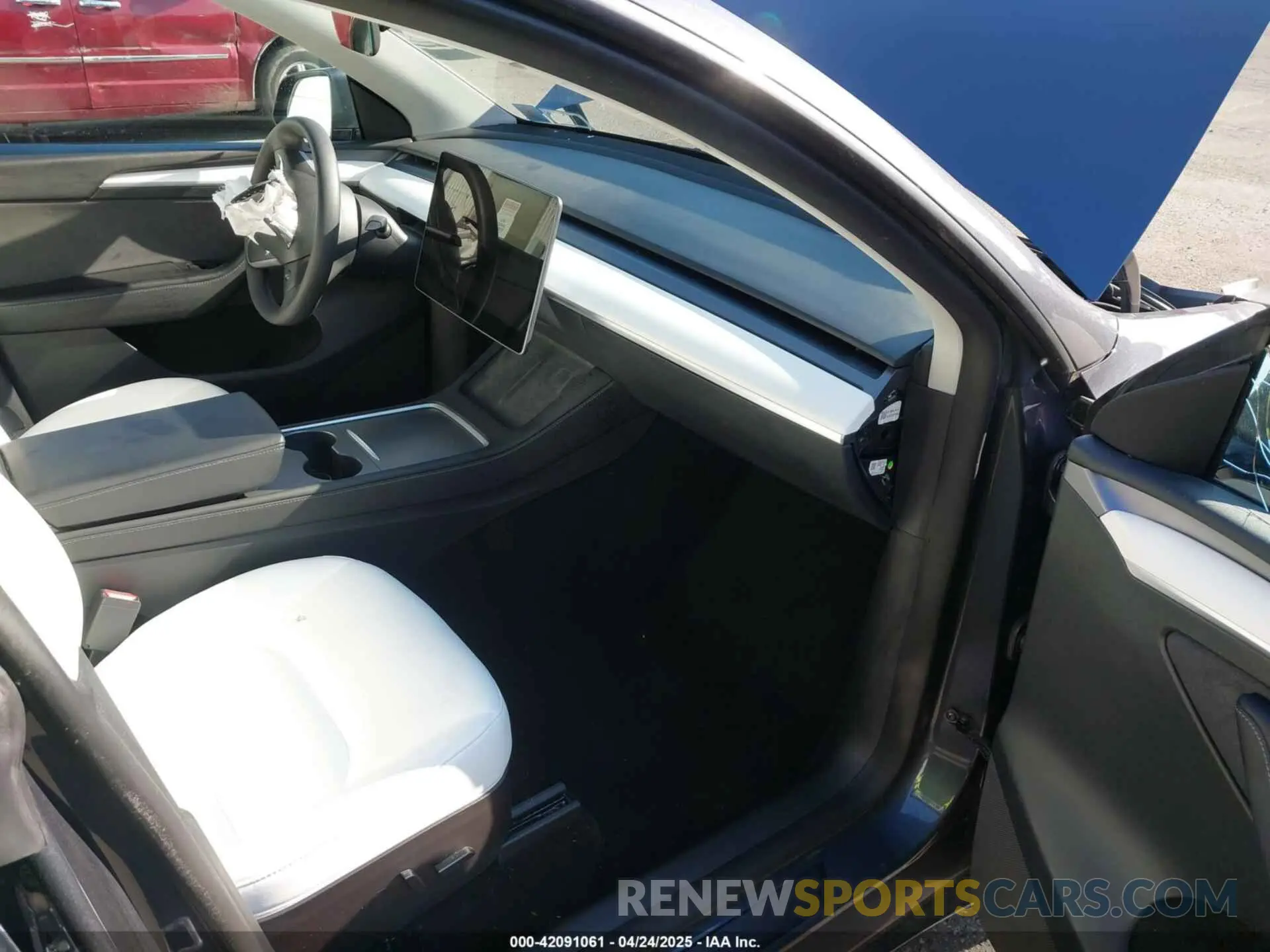 5 Photograph of a damaged car 7SAYGDEE0NF563331 TESLA MODEL Y 2022