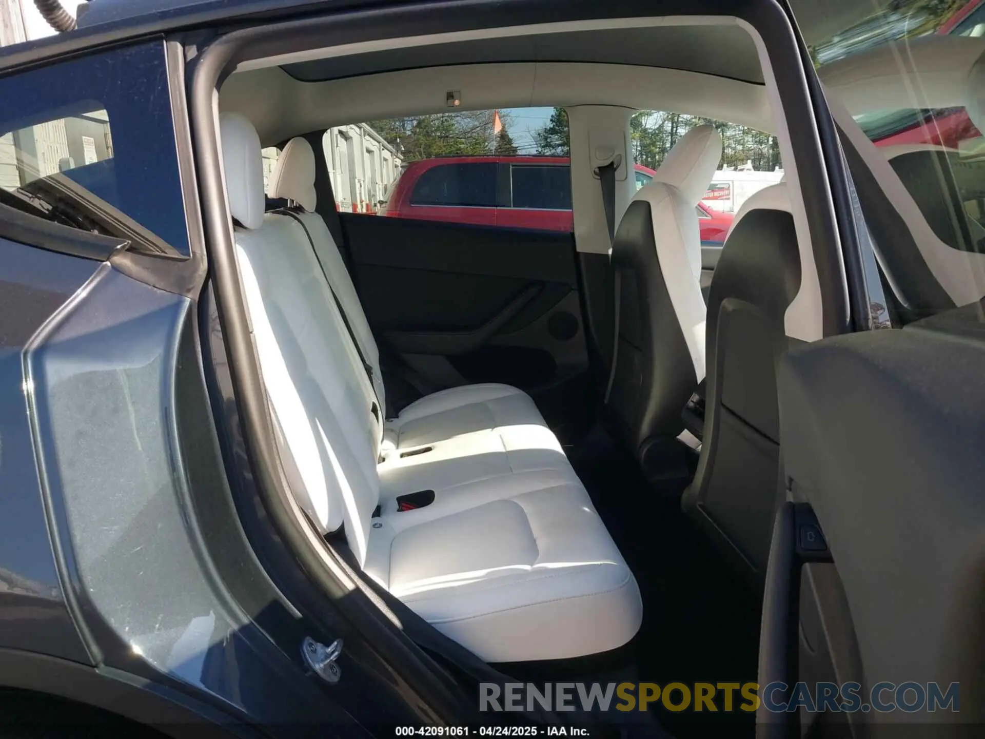 8 Photograph of a damaged car 7SAYGDEE0NF563331 TESLA MODEL Y 2022