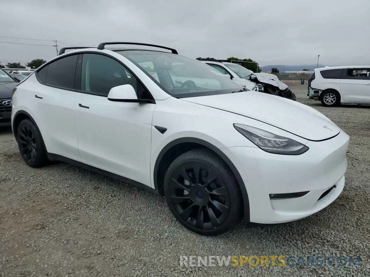 4 Photograph of a damaged car 7SAYGDEE0NF572174 TESLA MODEL Y 2022
