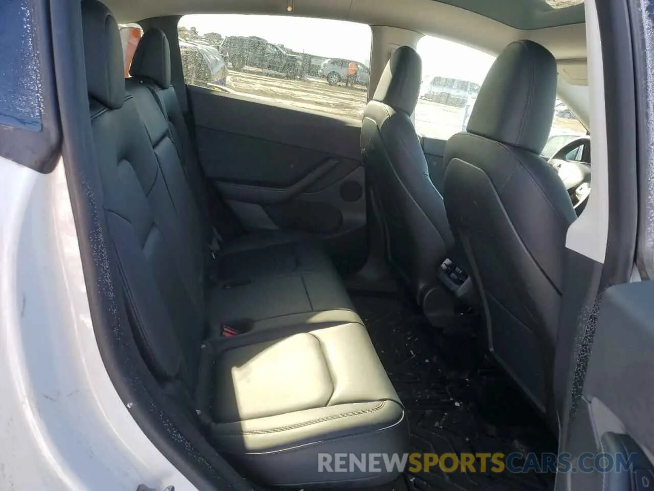 11 Photograph of a damaged car 7SAYGDEE1NA009664 TESLA MODEL Y 2022