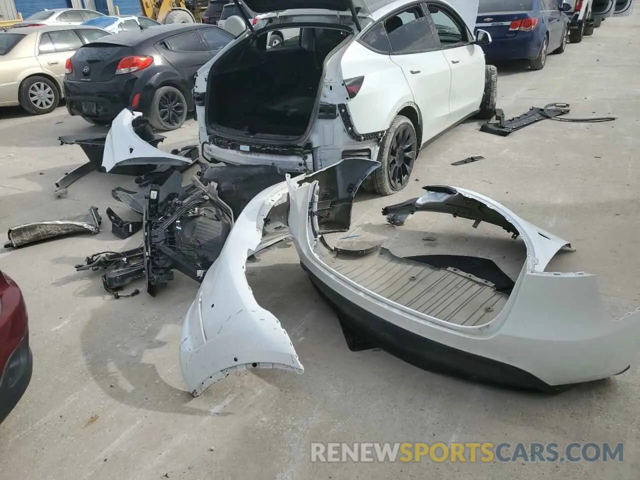 13 Photograph of a damaged car 7SAYGDEE1NA011141 TESLA MODEL Y 2022