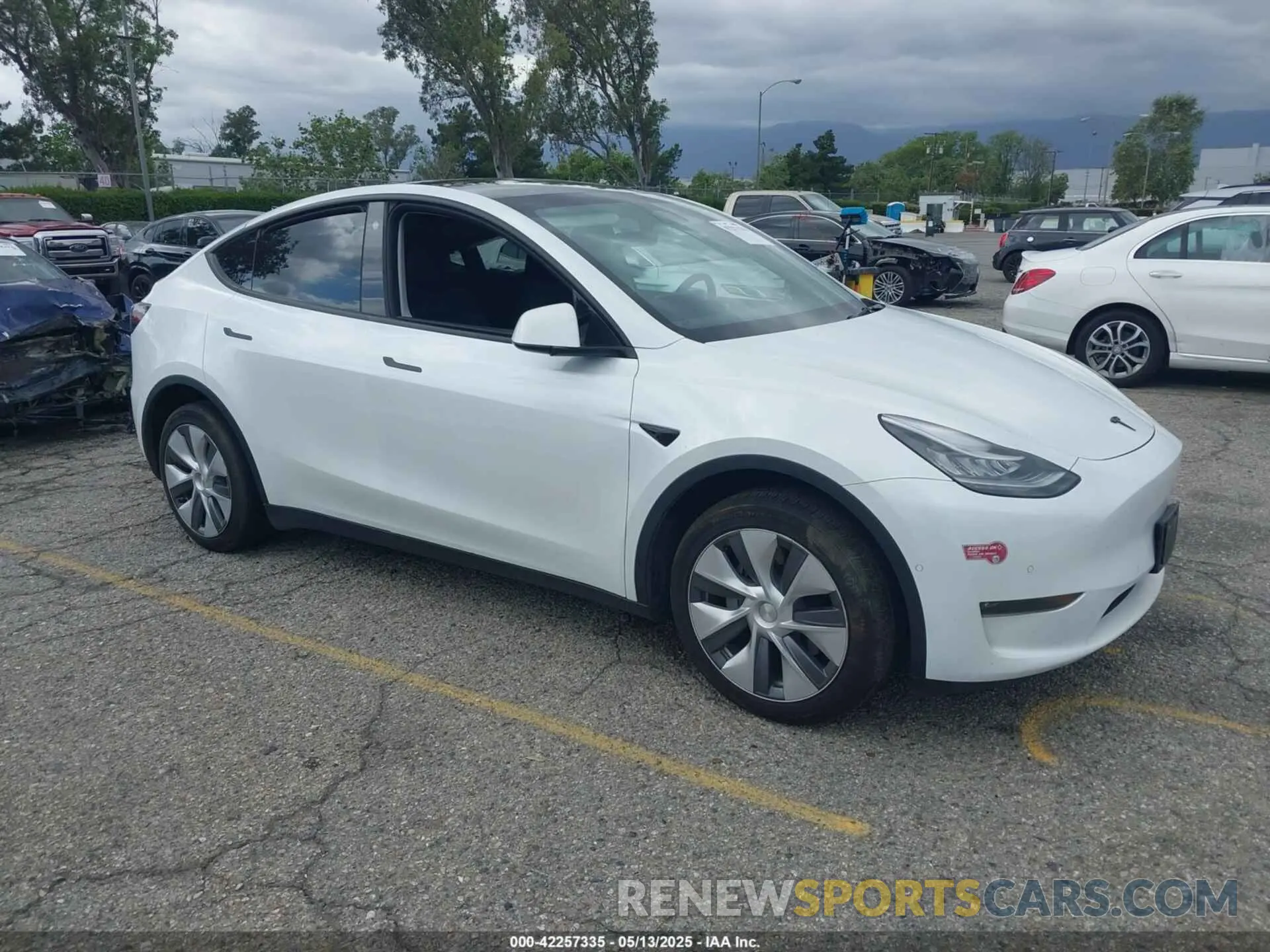 1 Photograph of a damaged car 7SAYGDEE1NA021054 TESLA MODEL Y 2022