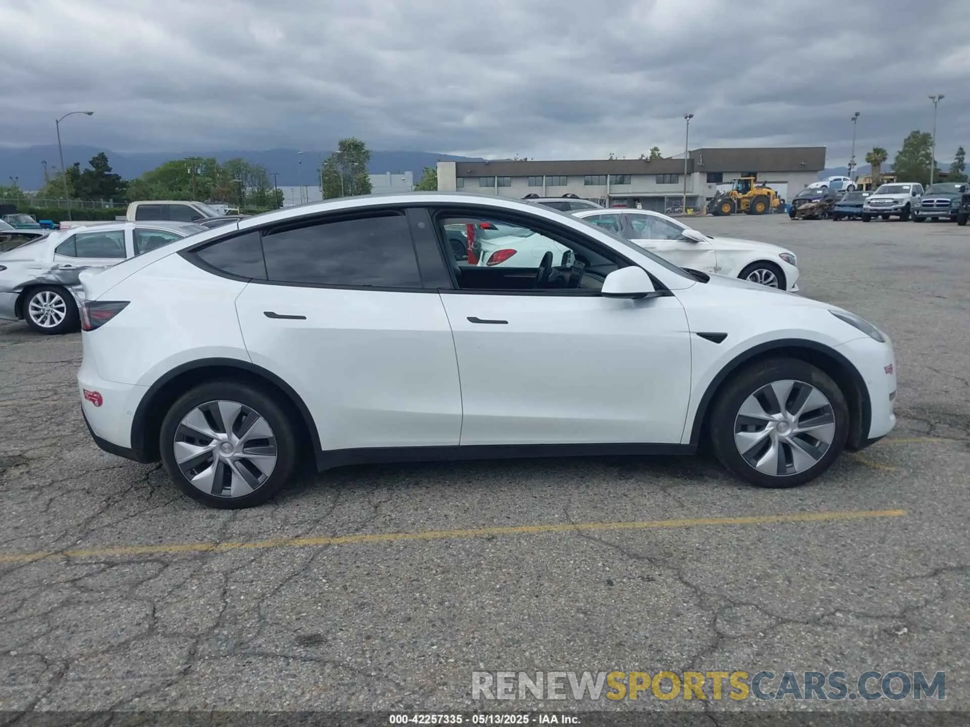 12 Photograph of a damaged car 7SAYGDEE1NA021054 TESLA MODEL Y 2022