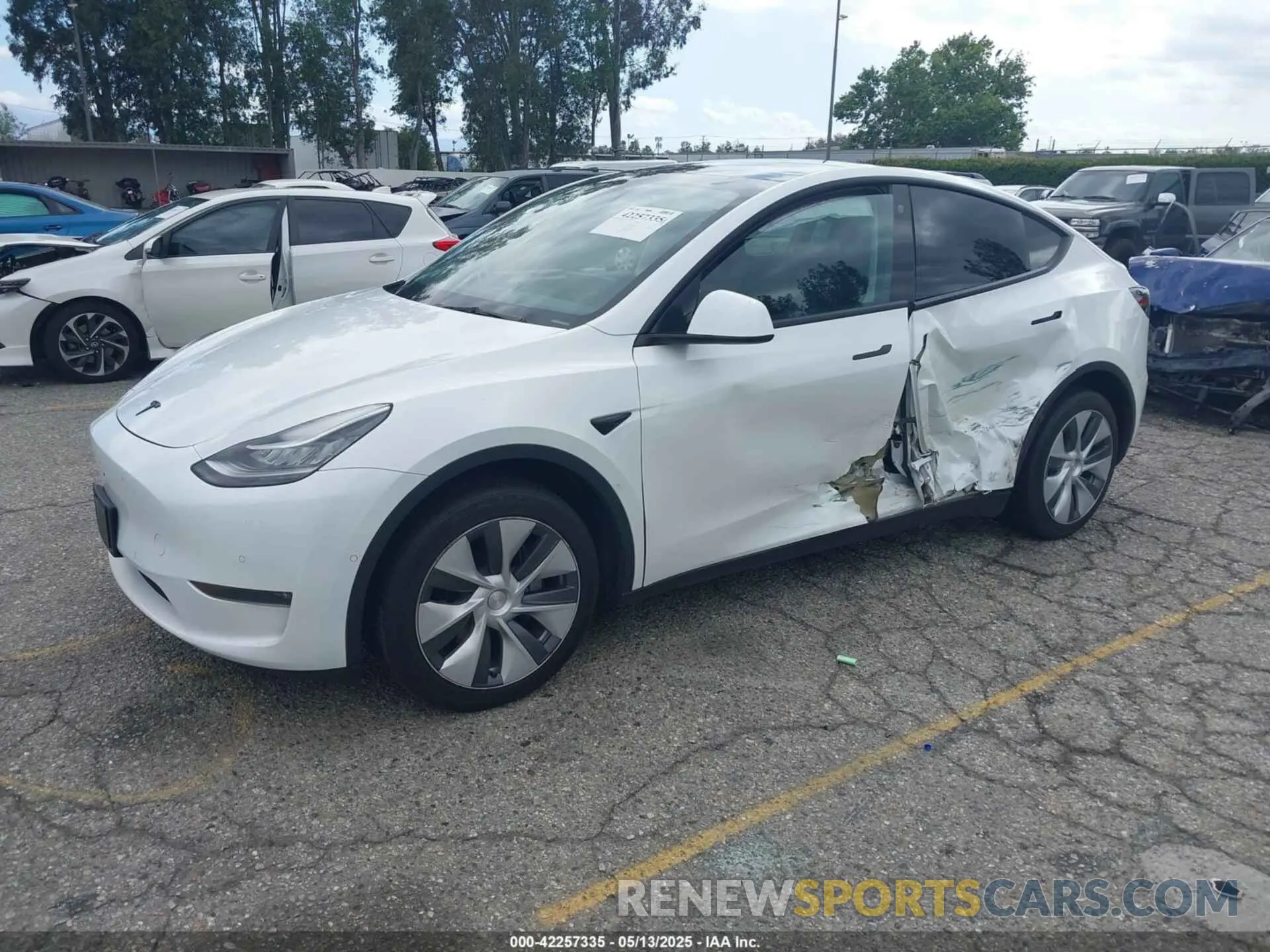 2 Photograph of a damaged car 7SAYGDEE1NA021054 TESLA MODEL Y 2022