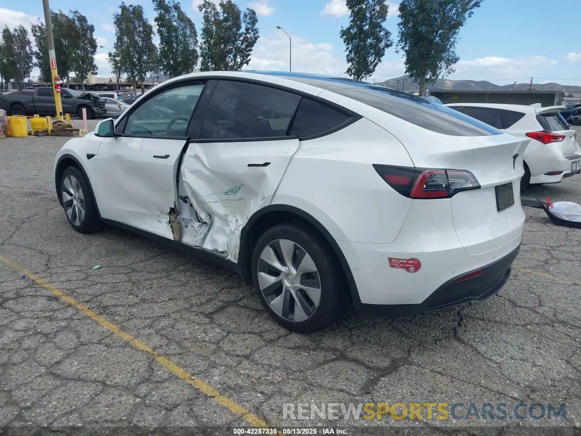 3 Photograph of a damaged car 7SAYGDEE1NA021054 TESLA MODEL Y 2022