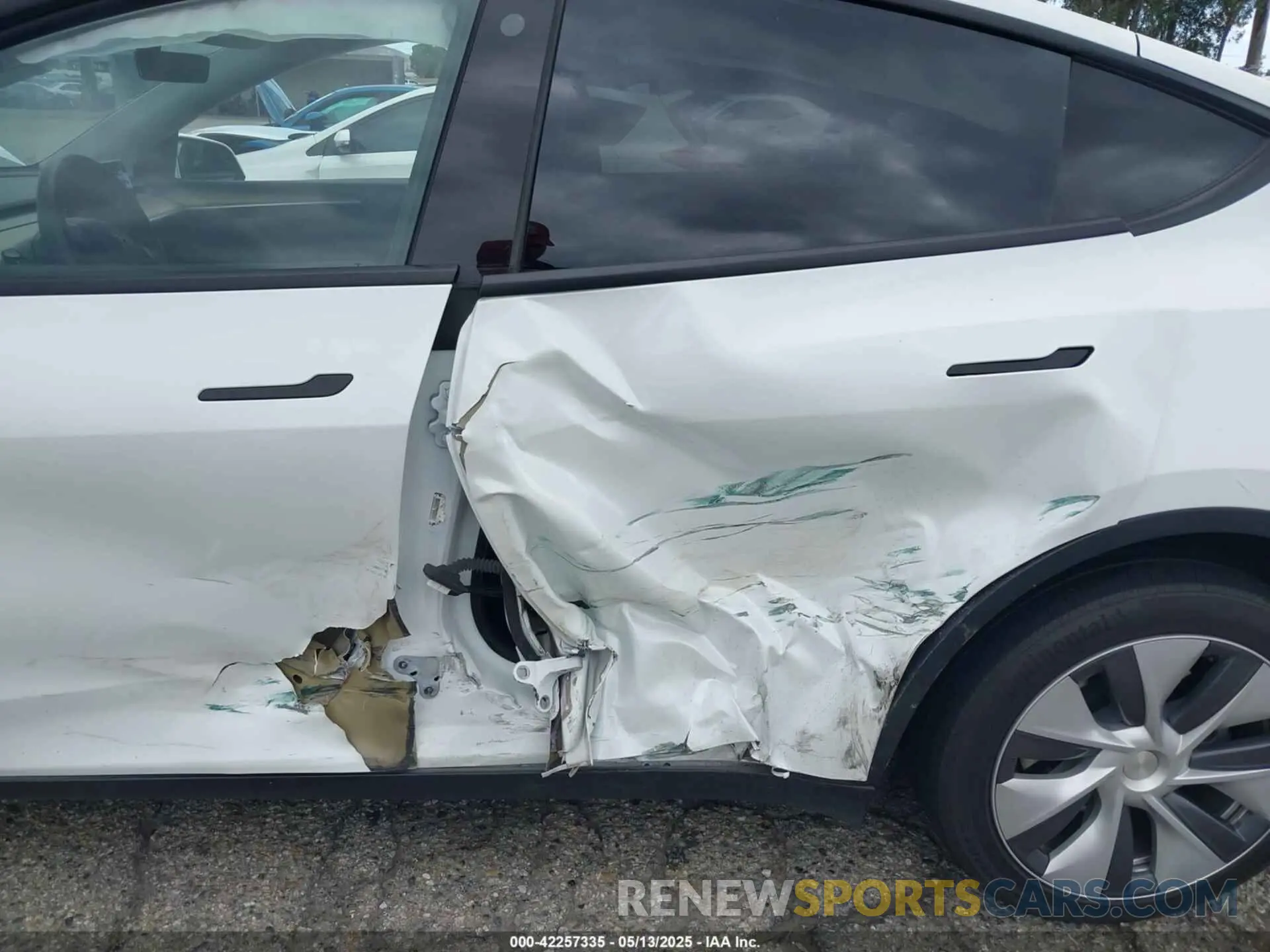 6 Photograph of a damaged car 7SAYGDEE1NA021054 TESLA MODEL Y 2022