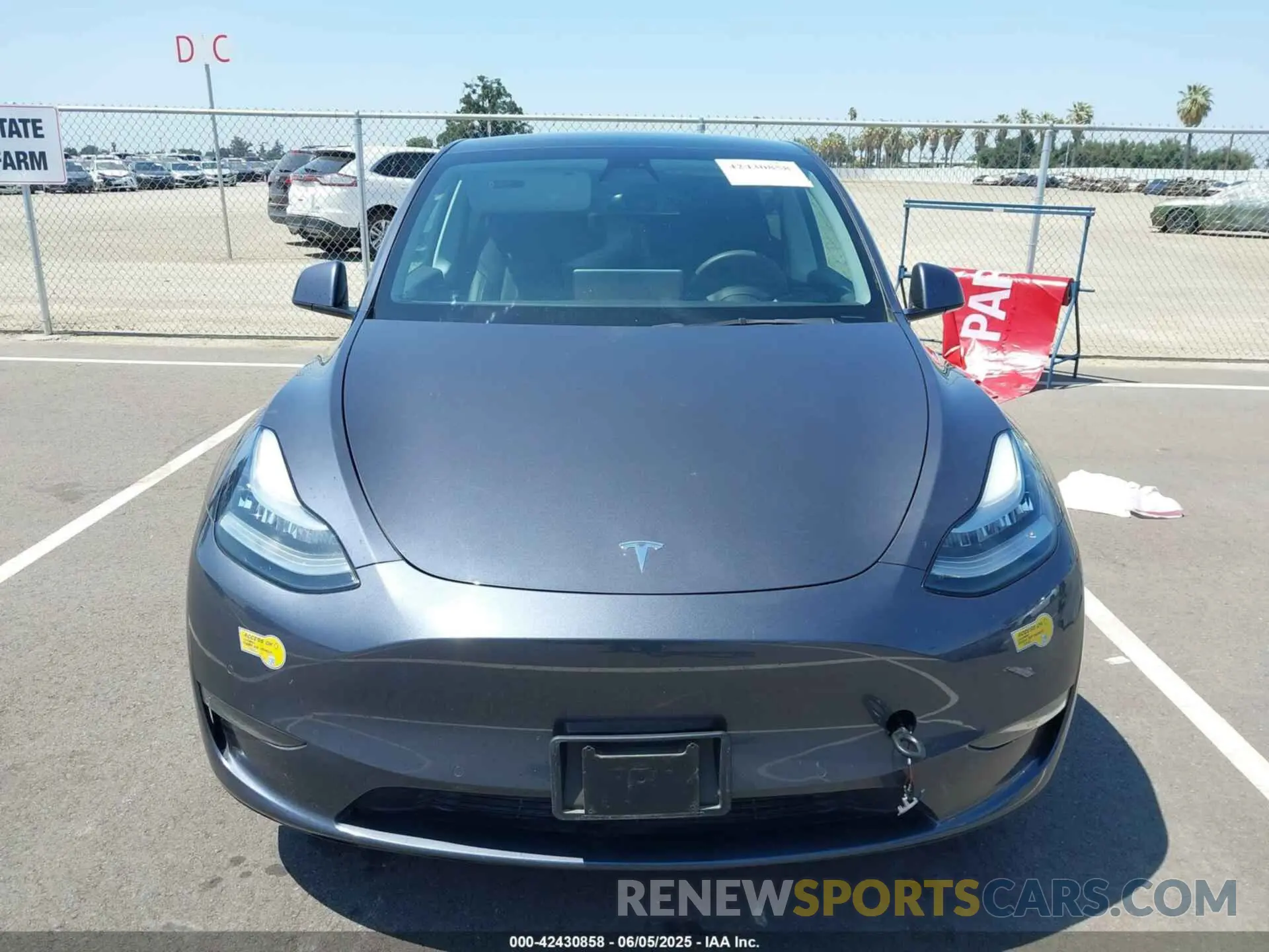 13 Photograph of a damaged car 7SAYGDEE1NF312334 TESLA MODEL Y 2022