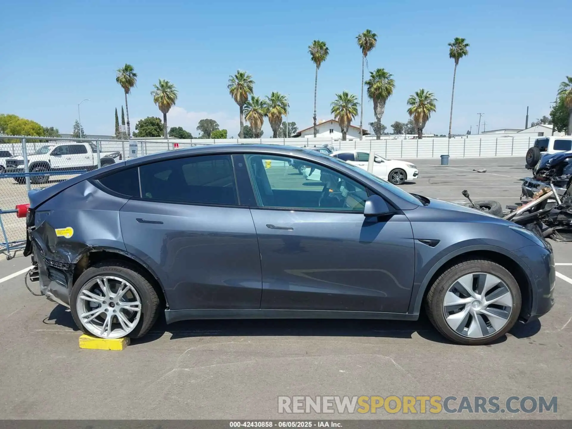 14 Photograph of a damaged car 7SAYGDEE1NF312334 TESLA MODEL Y 2022