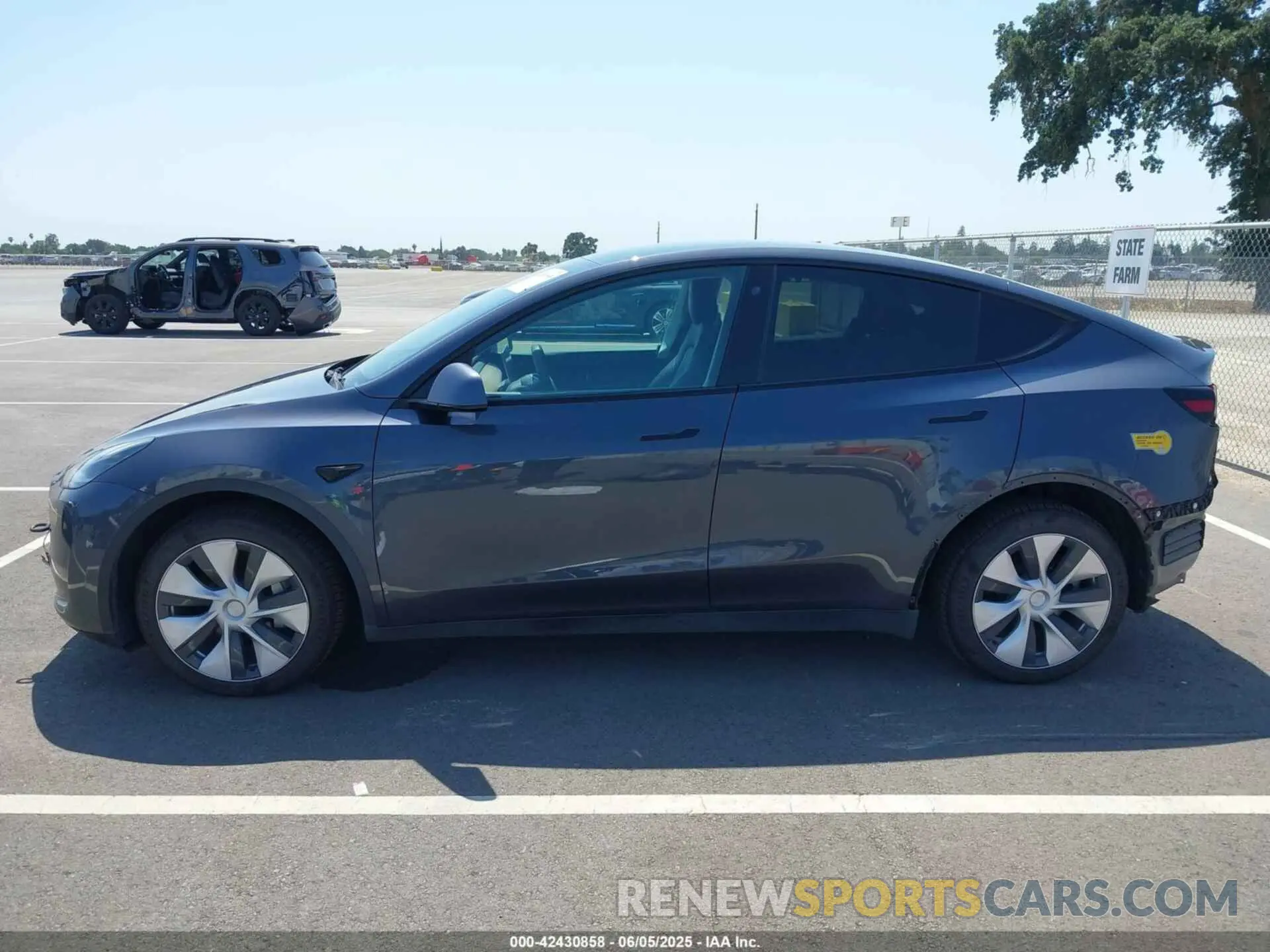 15 Photograph of a damaged car 7SAYGDEE1NF312334 TESLA MODEL Y 2022