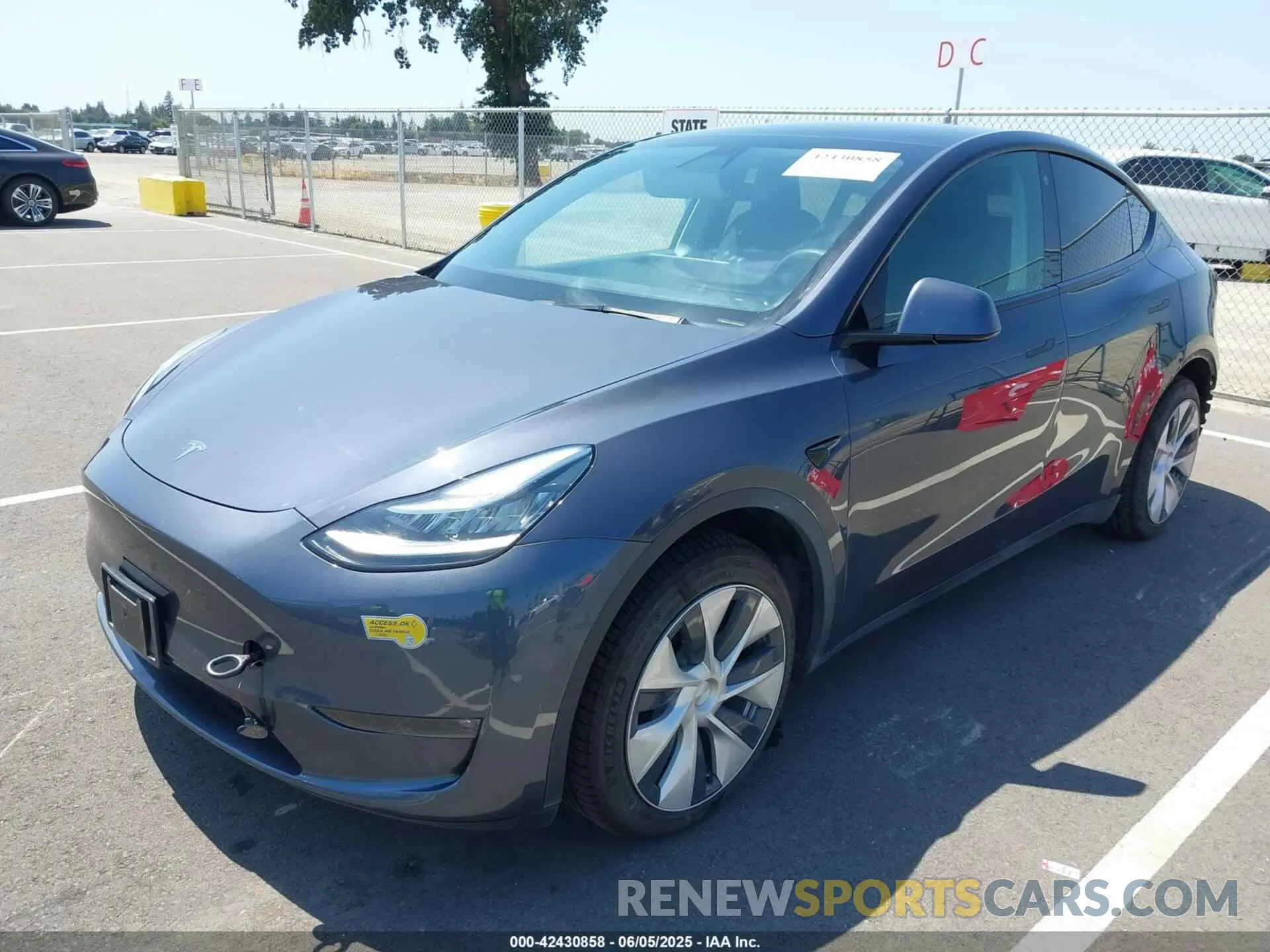 2 Photograph of a damaged car 7SAYGDEE1NF312334 TESLA MODEL Y 2022