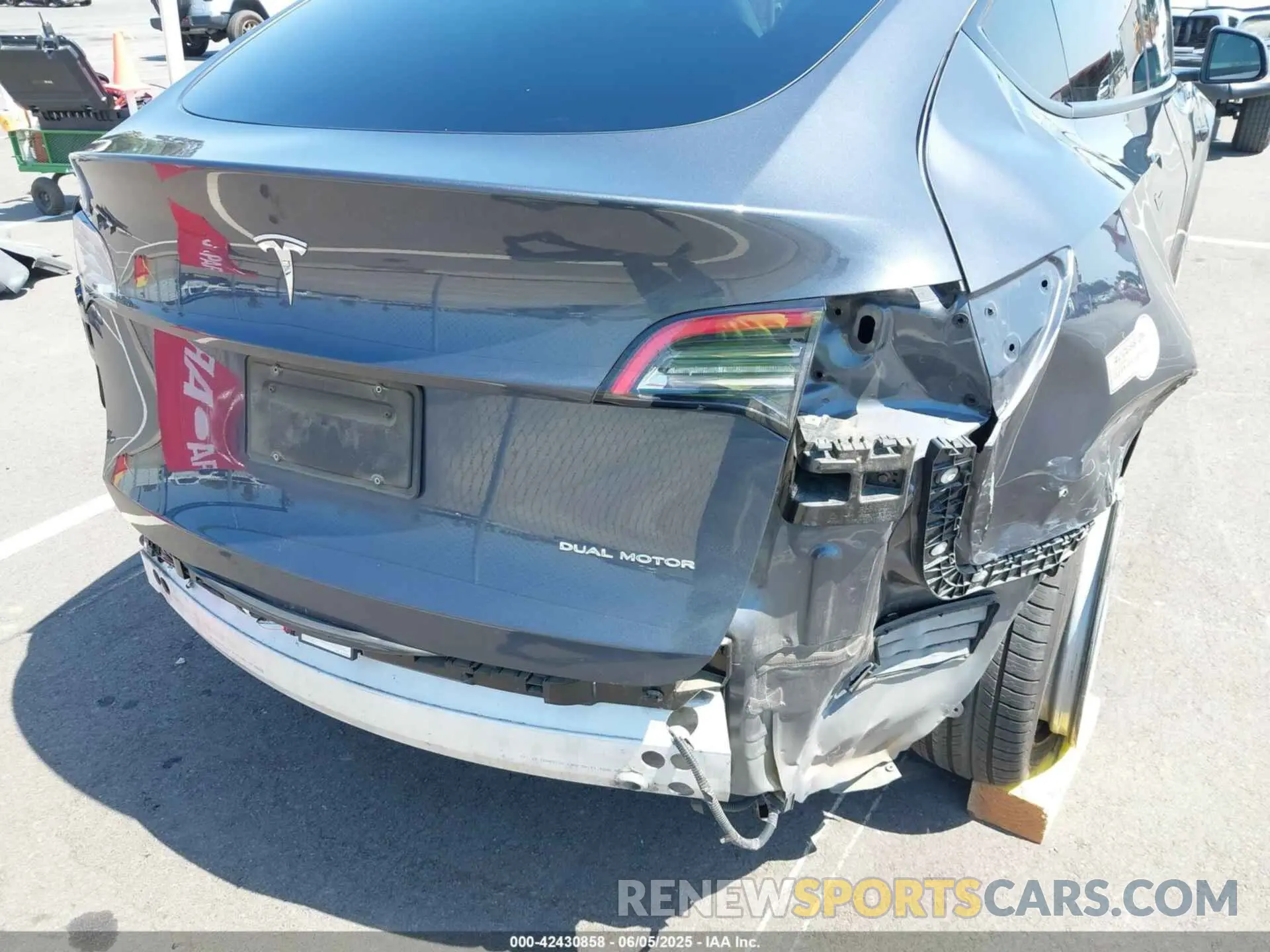 6 Photograph of a damaged car 7SAYGDEE1NF312334 TESLA MODEL Y 2022
