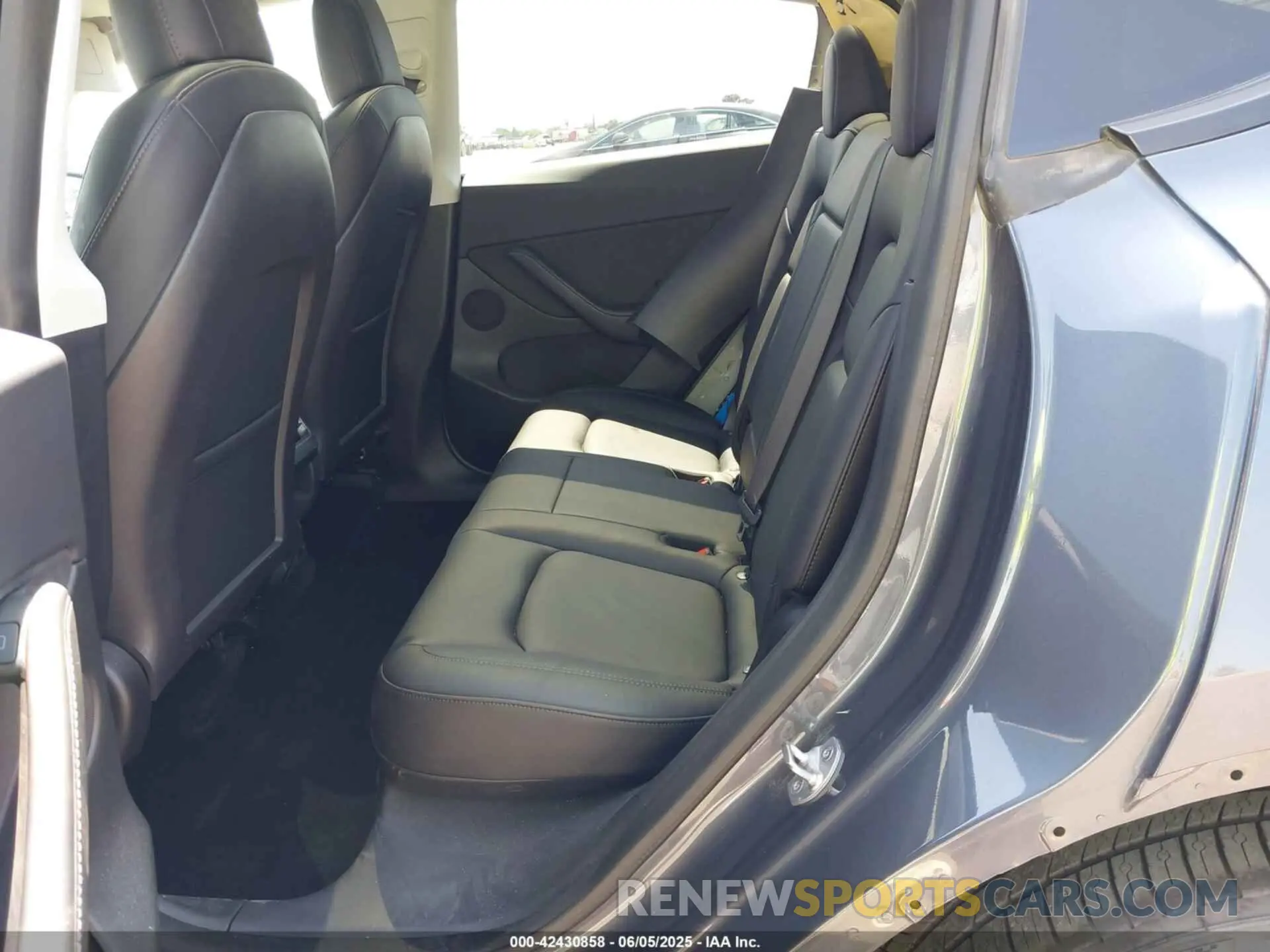 8 Photograph of a damaged car 7SAYGDEE1NF312334 TESLA MODEL Y 2022