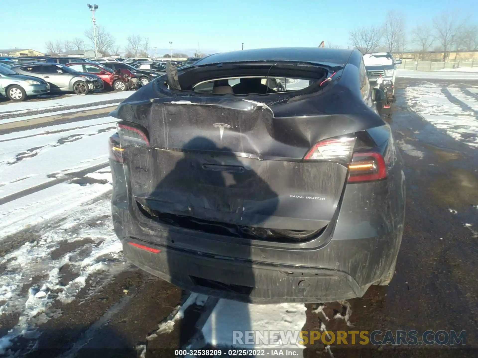 6 Photograph of a damaged car 7SAYGDEE1NF318523 TESLA MODEL Y 2022