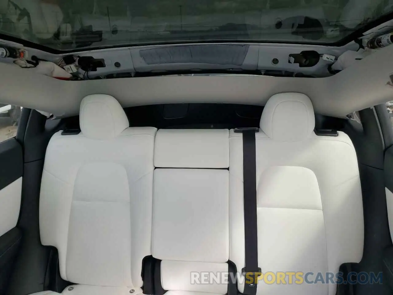 10 Photograph of a damaged car 7SAYGDEE1NF319221 TESLA MODEL Y 2022