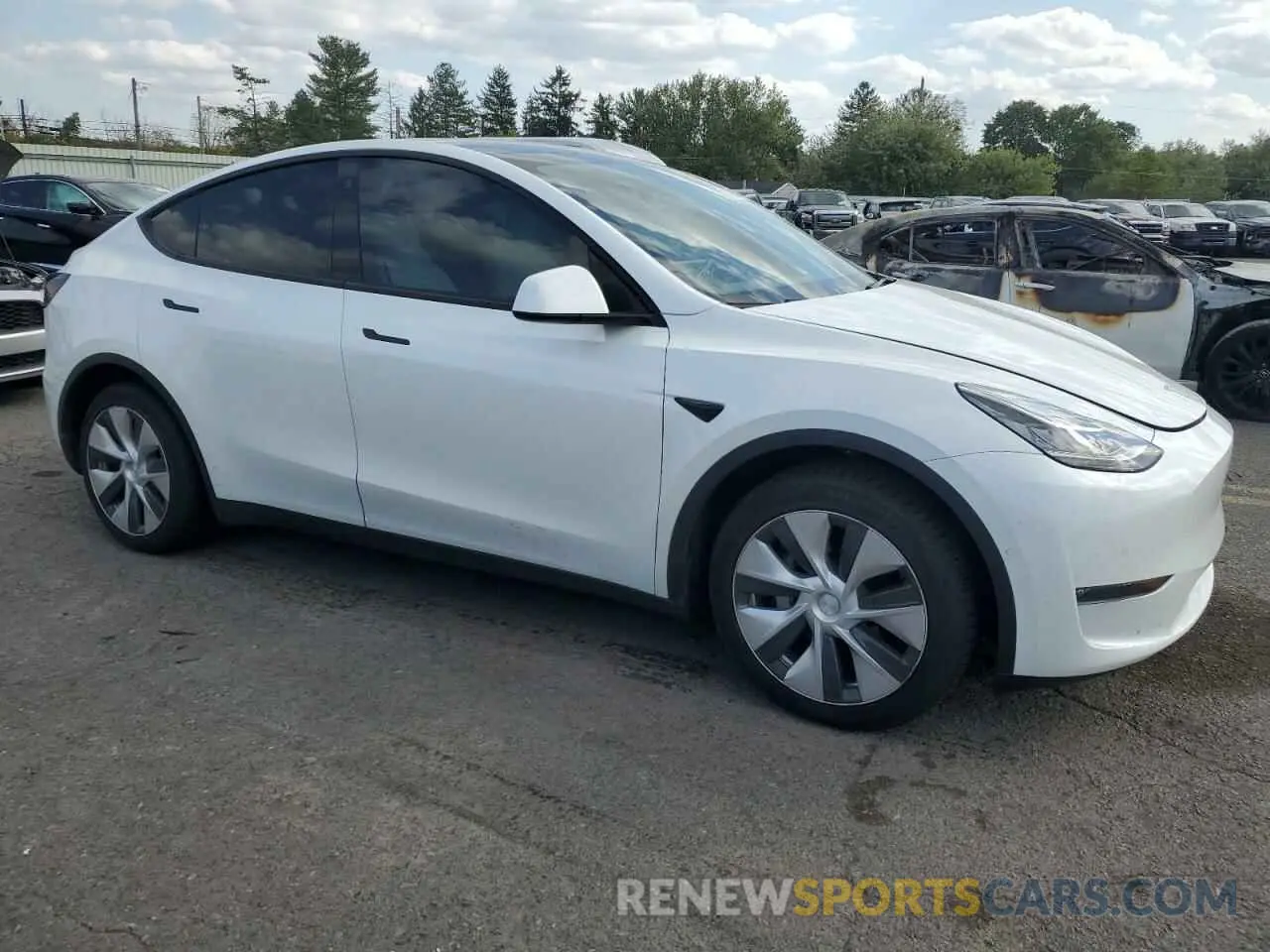 4 Photograph of a damaged car 7SAYGDEE1NF319221 TESLA MODEL Y 2022
