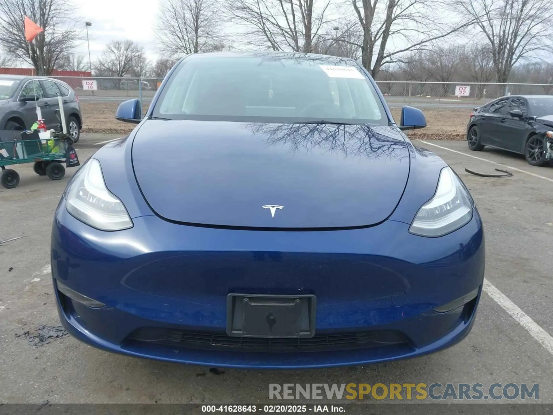 12 Photograph of a damaged car 7SAYGDEE1NF329909 TESLA MODEL Y 2022