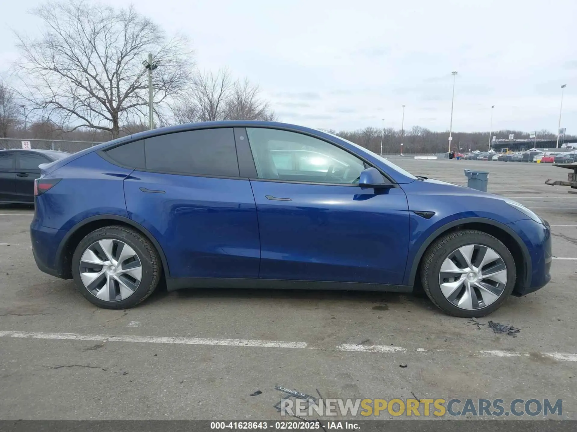 13 Photograph of a damaged car 7SAYGDEE1NF329909 TESLA MODEL Y 2022