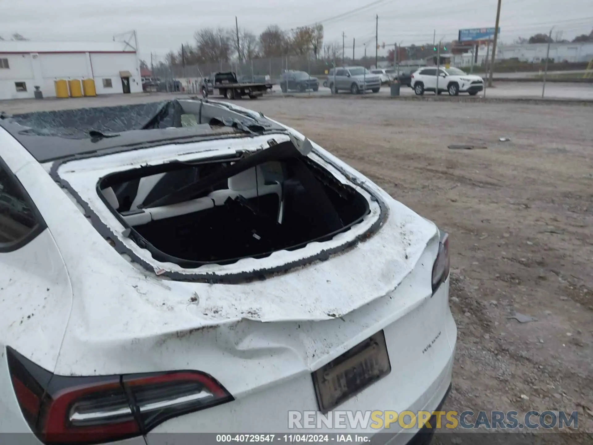 21 Photograph of a damaged car 7SAYGDEE1NF337878 TESLA MODEL Y 2022