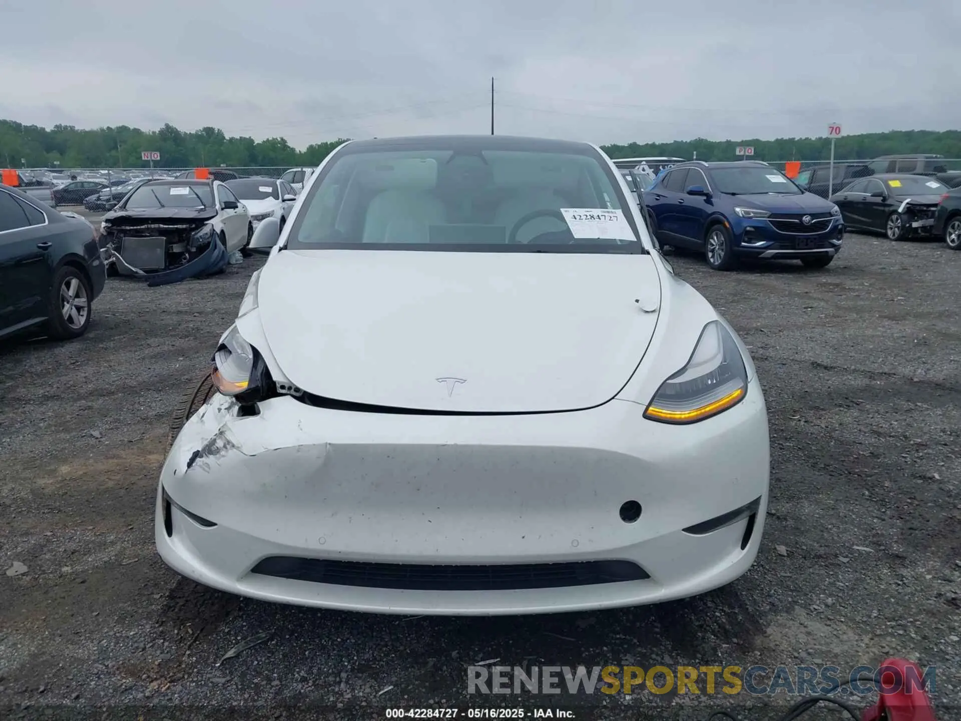 11 Photograph of a damaged car 7SAYGDEE1NF354678 TESLA MODEL Y 2022