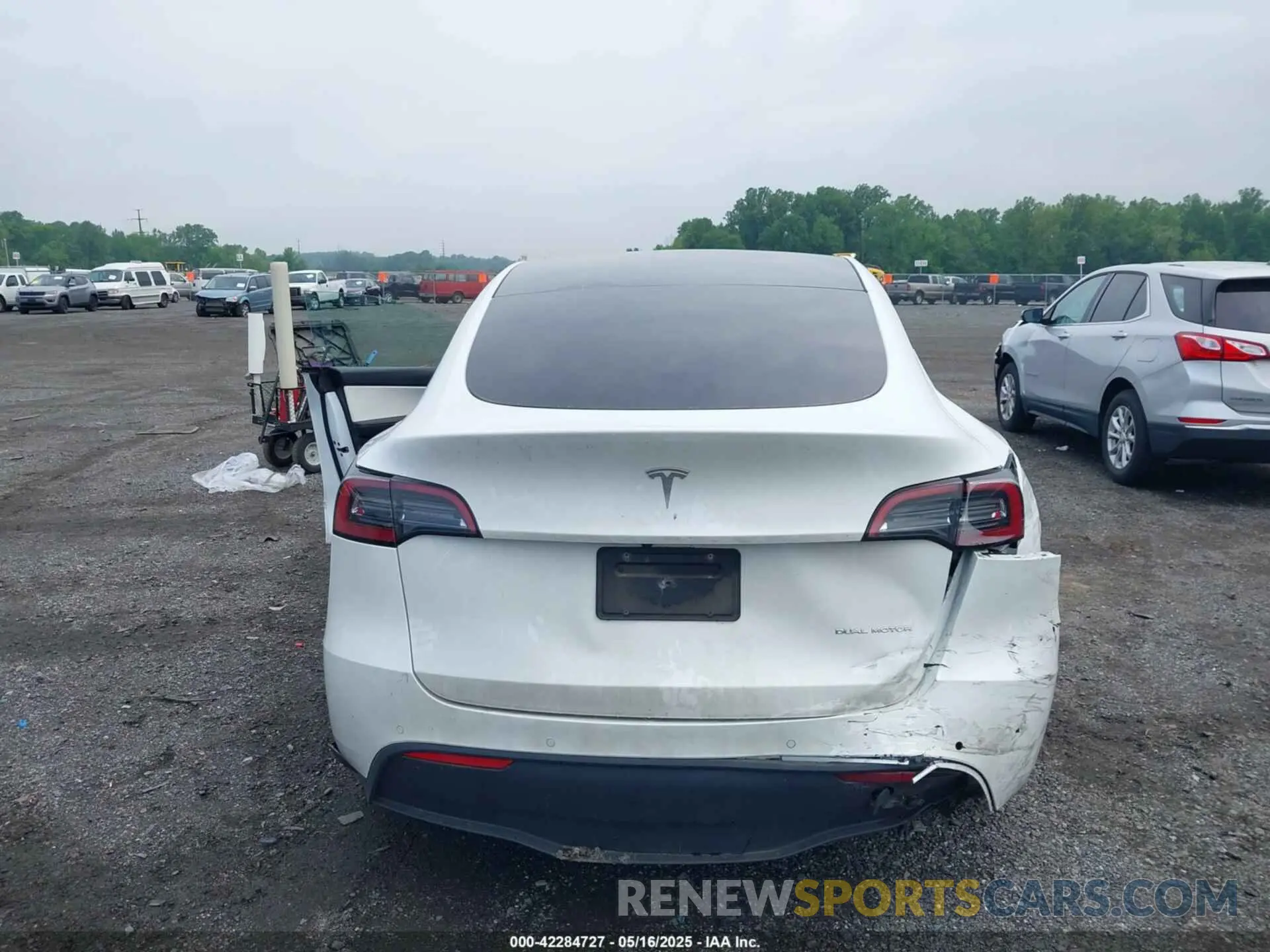 15 Photograph of a damaged car 7SAYGDEE1NF354678 TESLA MODEL Y 2022