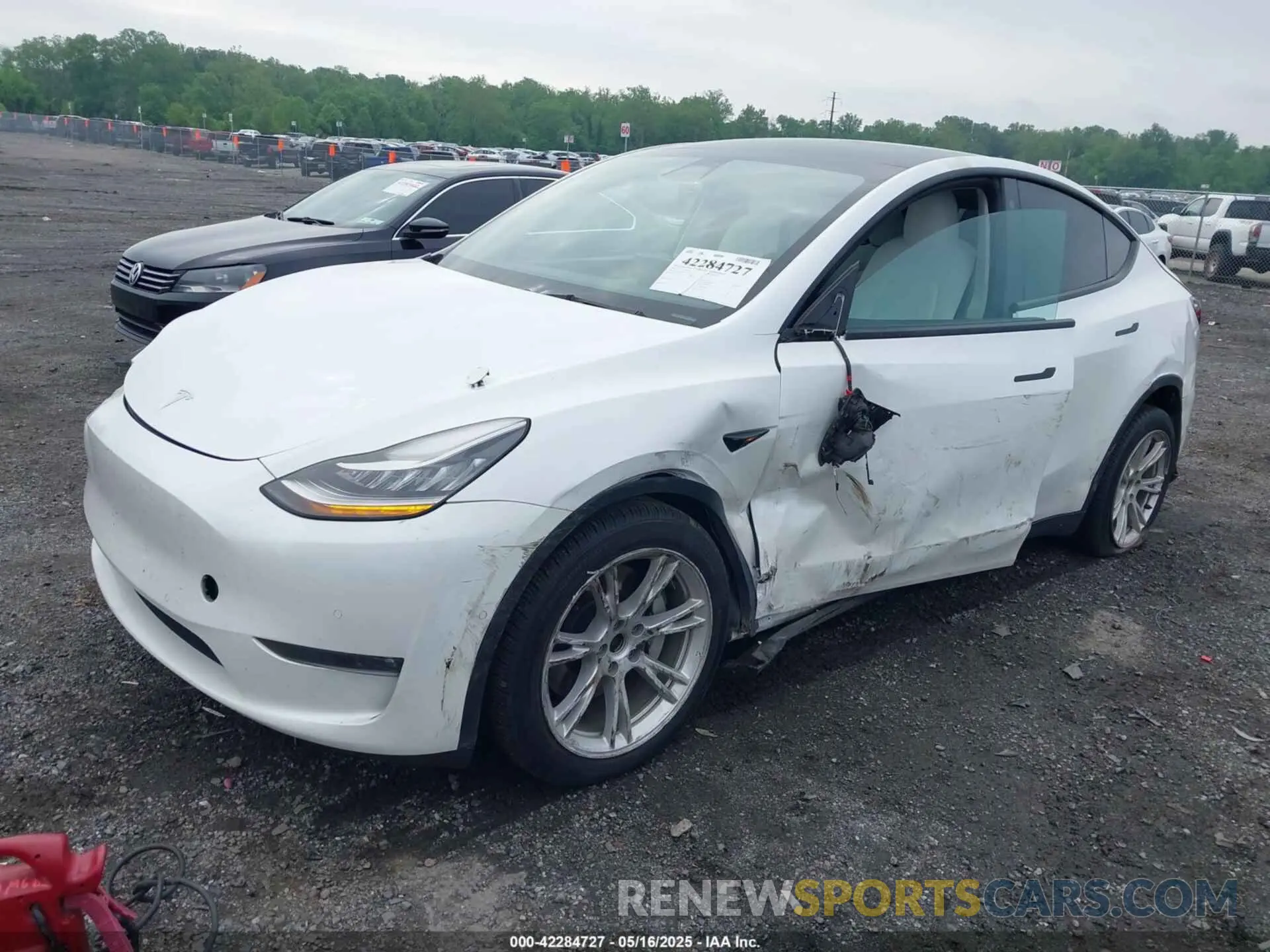 2 Photograph of a damaged car 7SAYGDEE1NF354678 TESLA MODEL Y 2022
