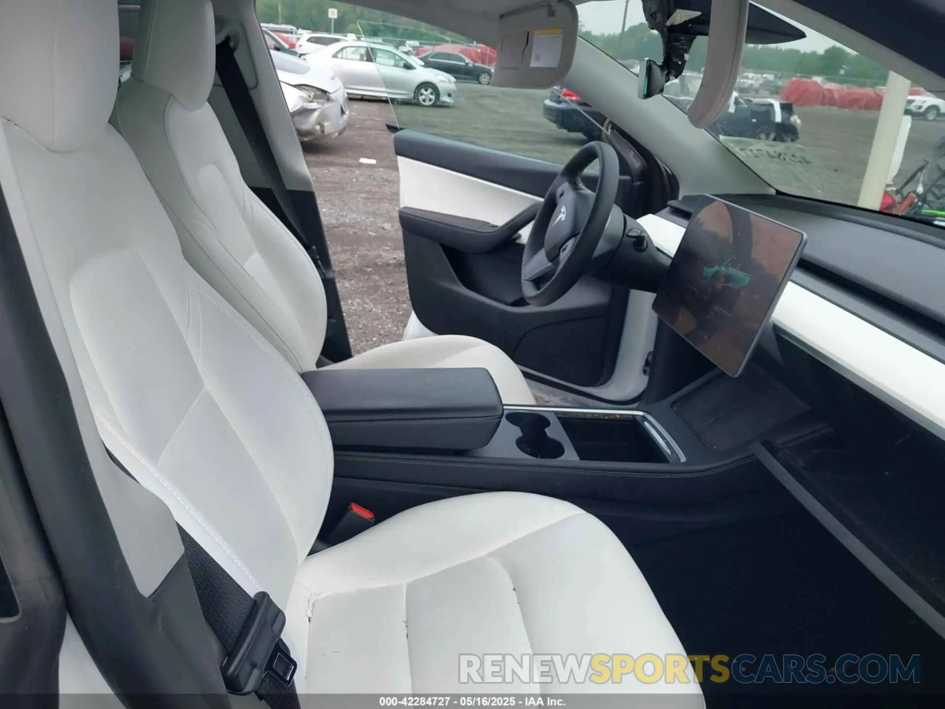 5 Photograph of a damaged car 7SAYGDEE1NF354678 TESLA MODEL Y 2022